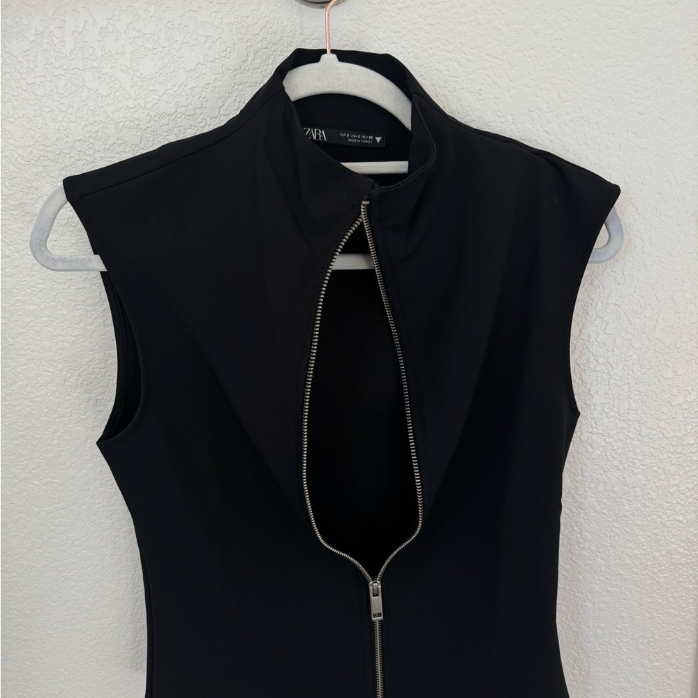 Zara Black Zip-Up Sleeveless Top
